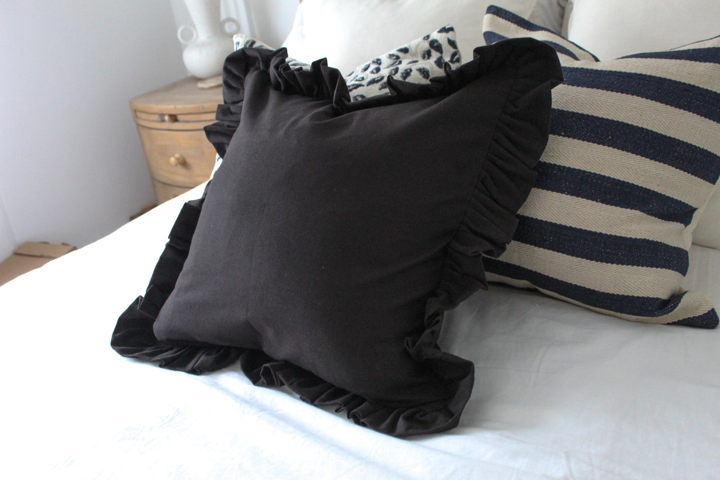 Black ruffle cotton cushion 45x45cm