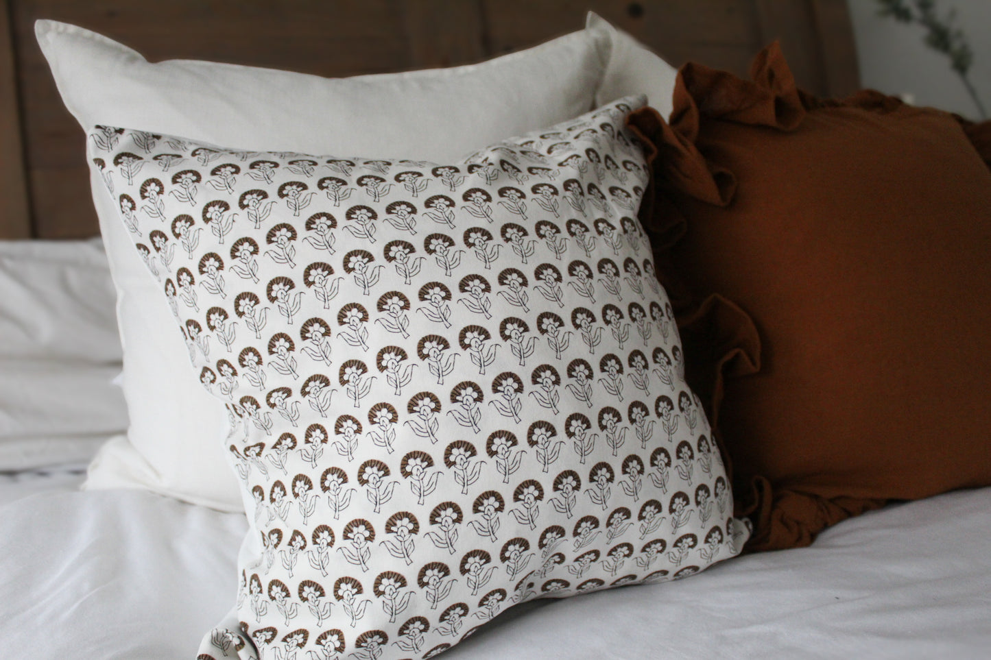 White floral print cotton cushion 45x45cm