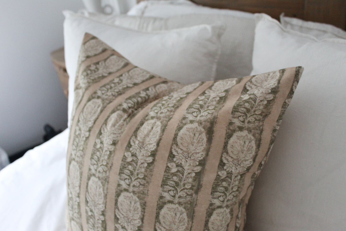 Green patterned floral cushion 50x50cm