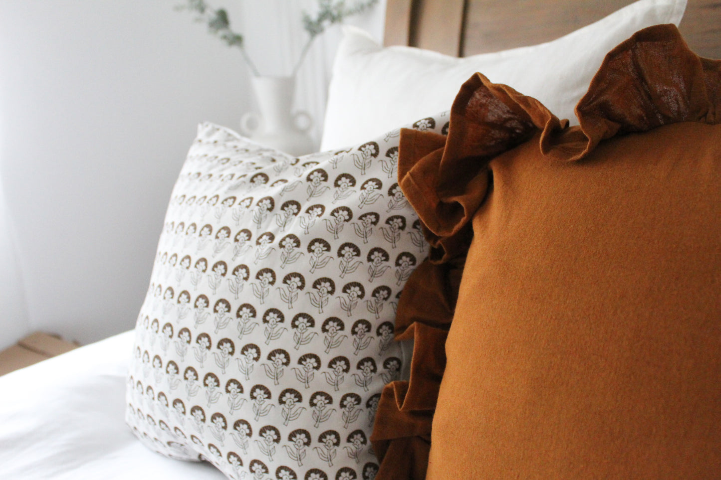 White floral print cotton cushion 45x45cm