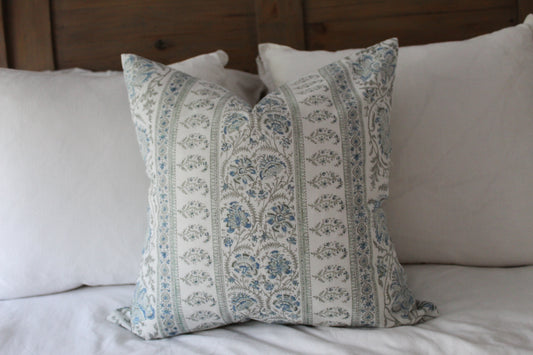 English country cotton cushion 50x50cm with feather insert