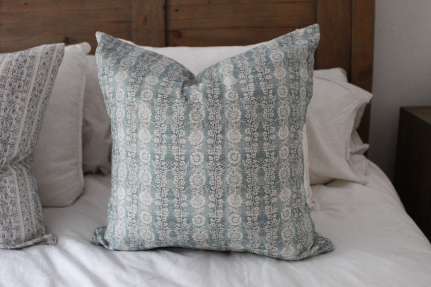 Floral blue cotton cushion 50x50cm