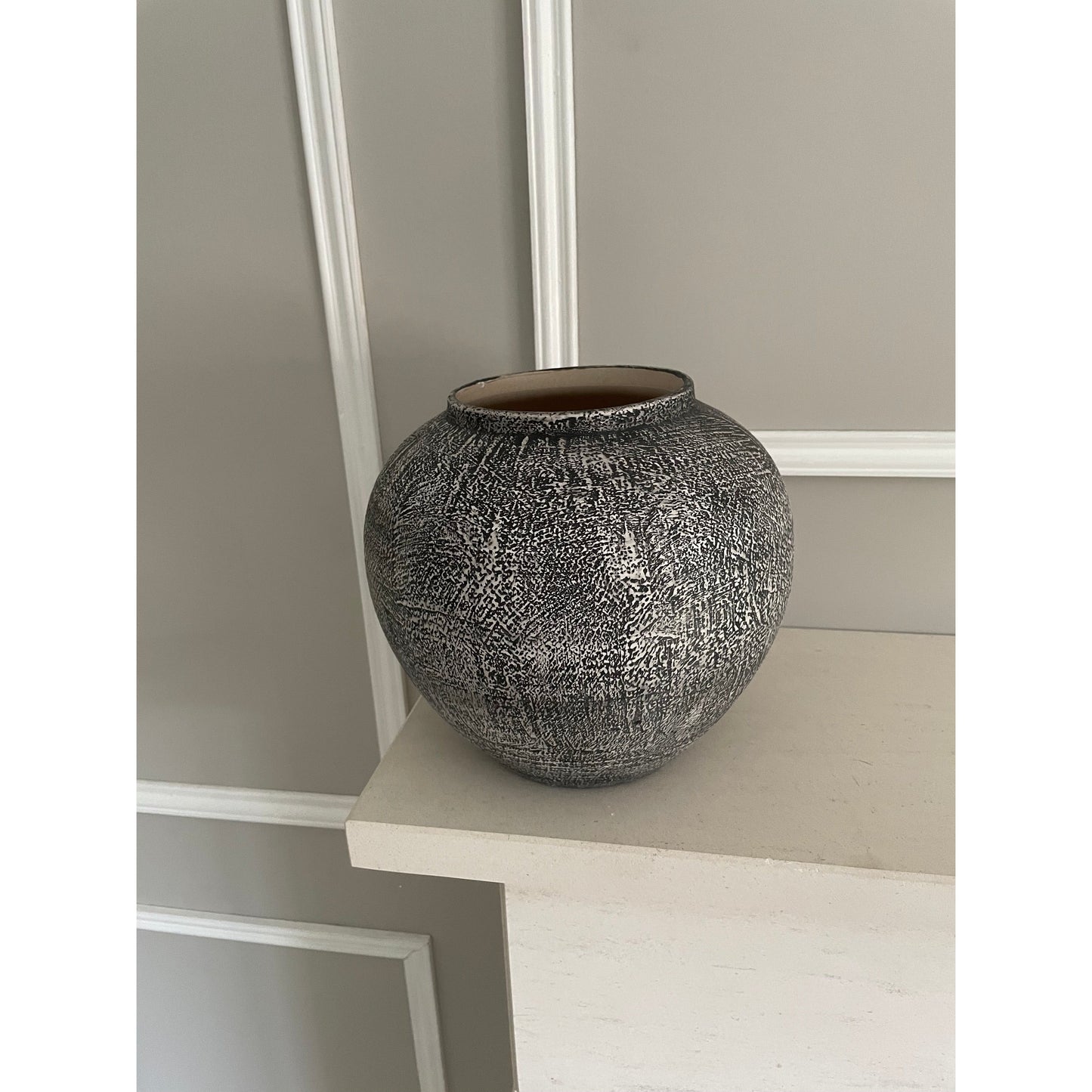 Charcoal circle country vase