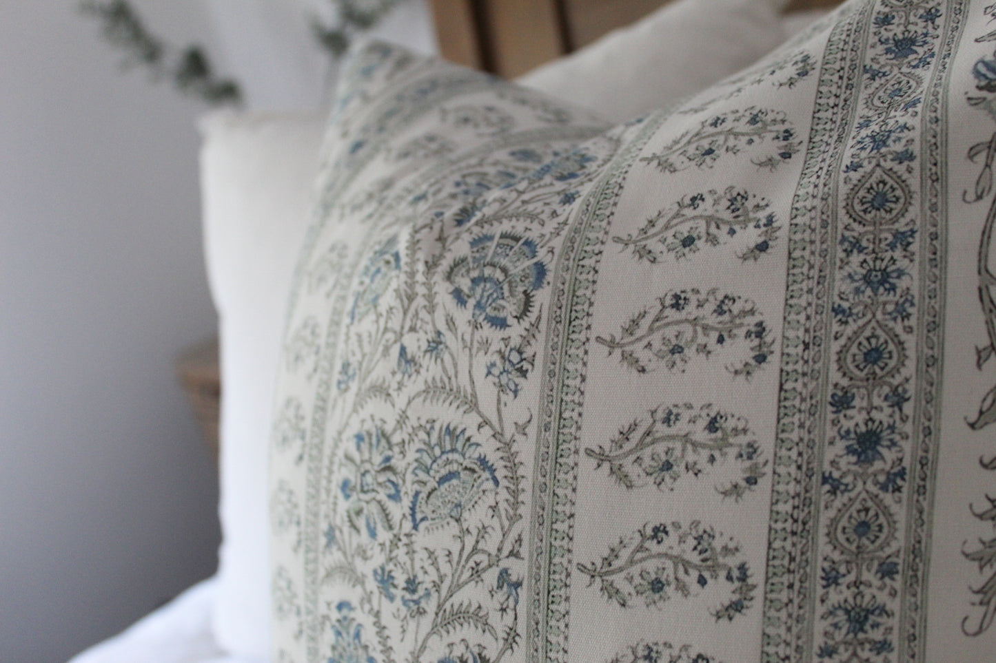 English country cotton cushion 50x50cm with feather insert