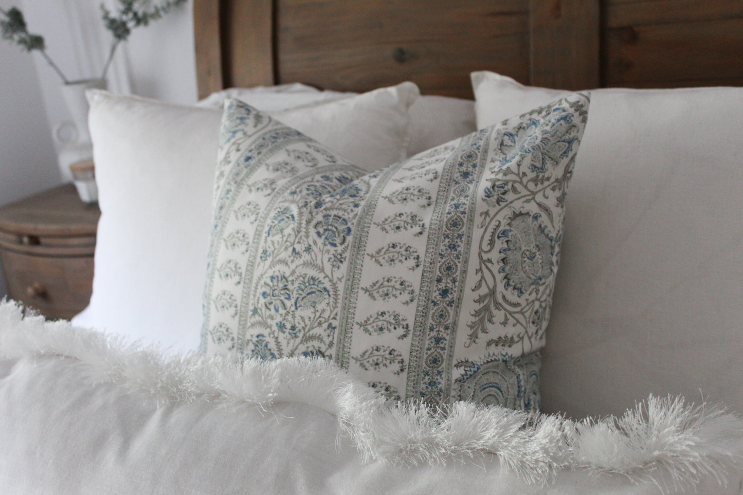 English country cotton cushion 50x50cm with feather insert