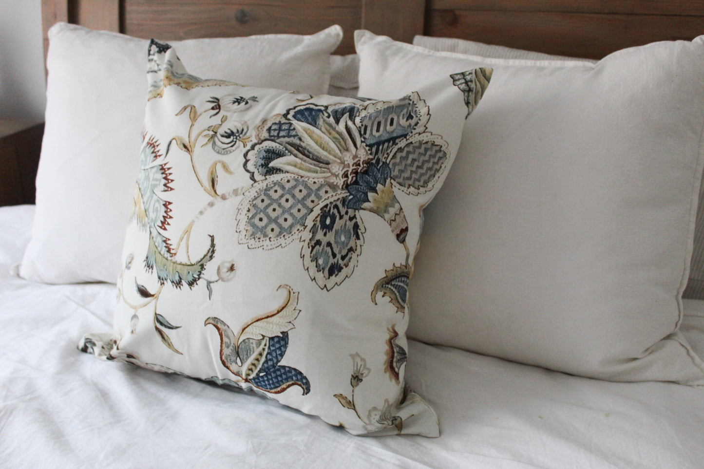 Bird print white cotton cushion cover 50x50cm