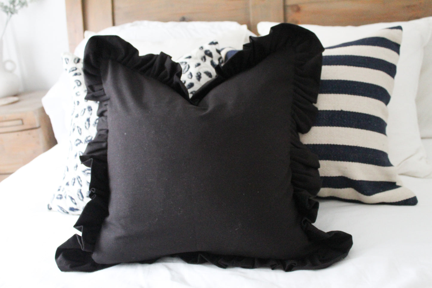 Black ruffle cotton cushion 45x45cm