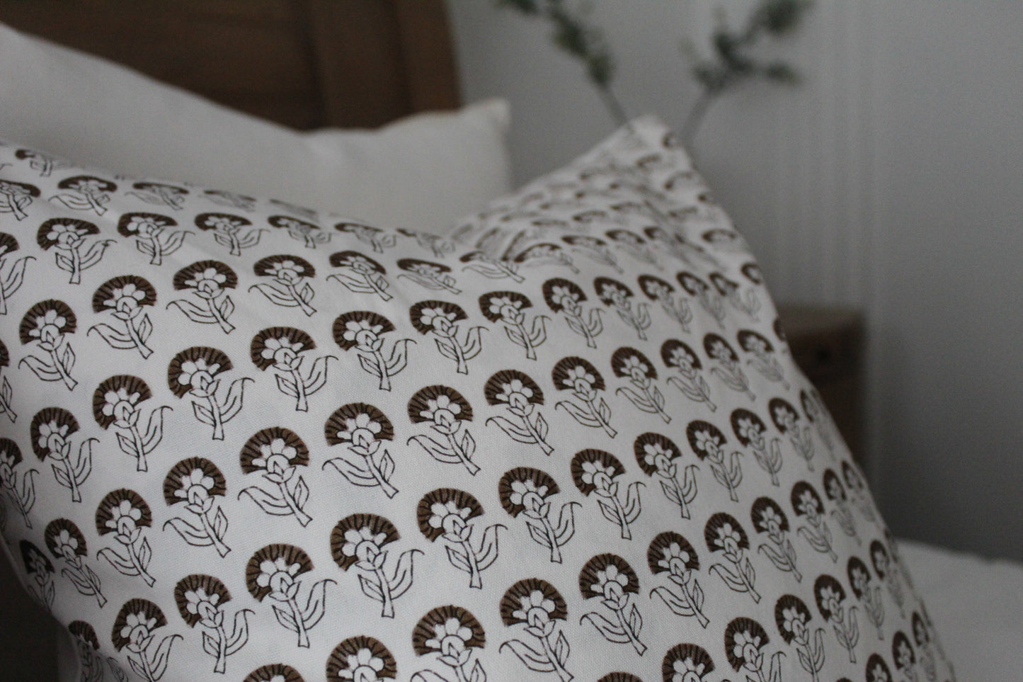 White floral print cotton cushion 45x45cm