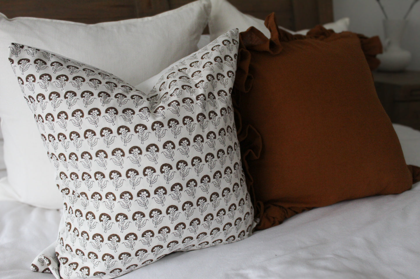 White floral print cotton cushion 45x45cm