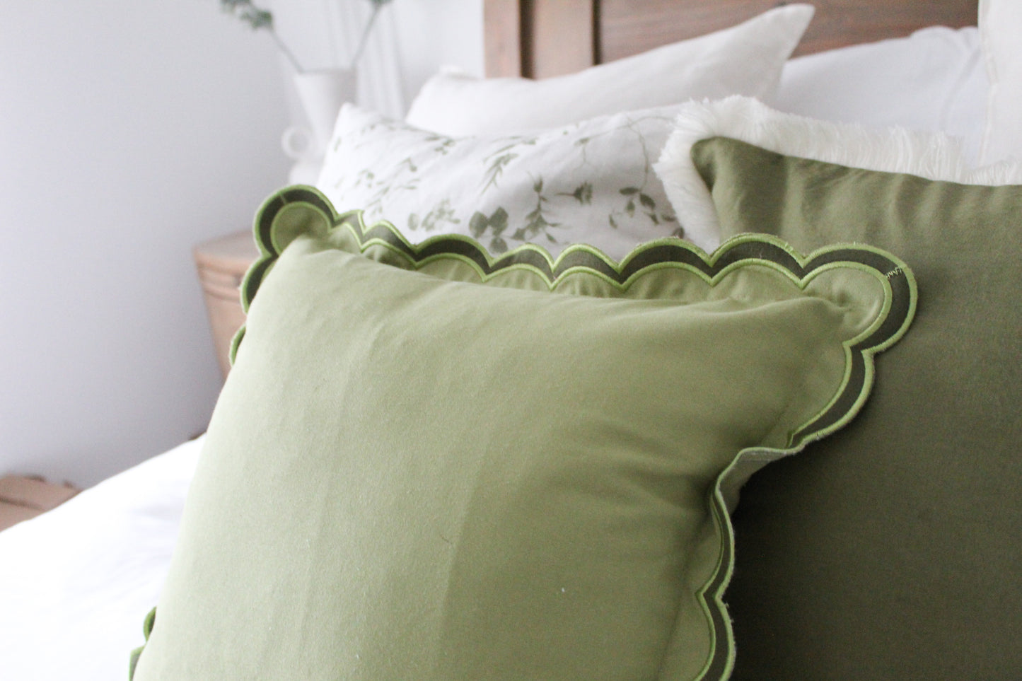 Green scalloped edge cotton cushion 45x45cm