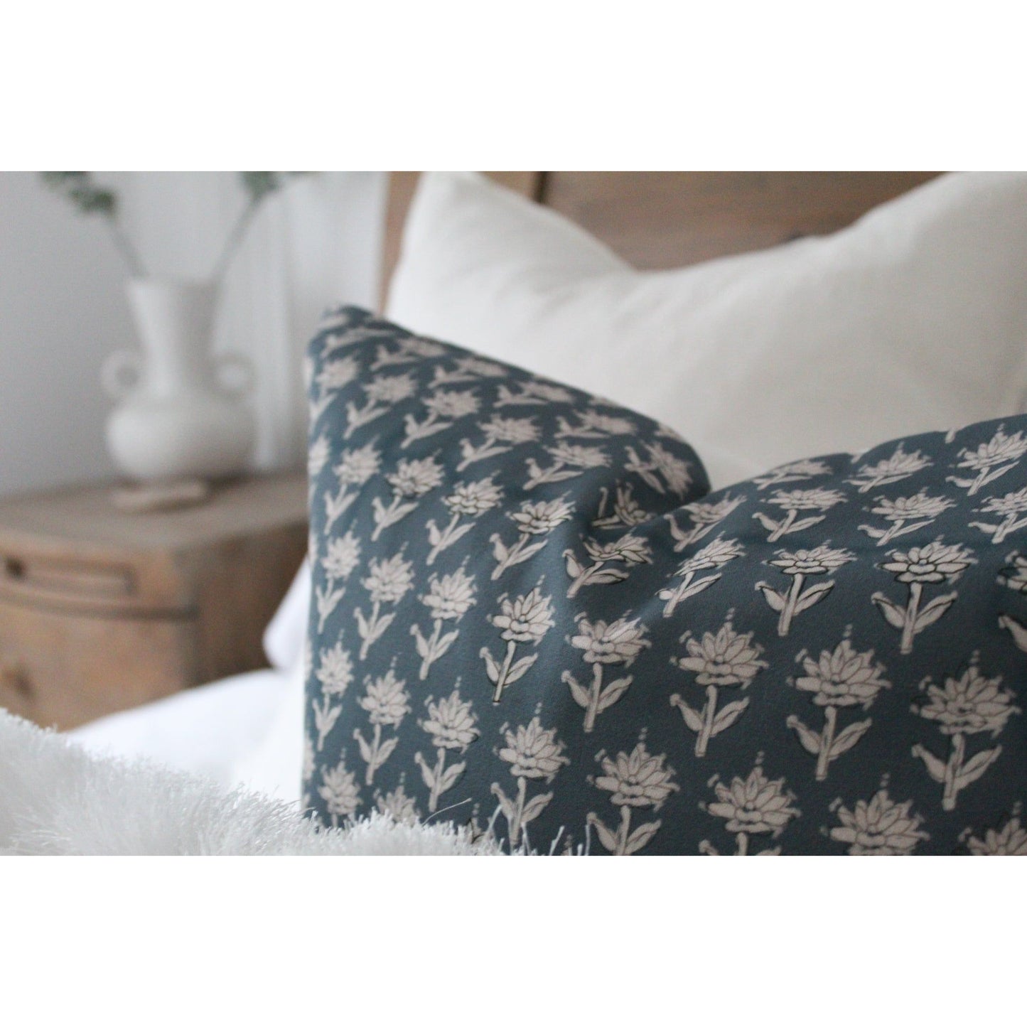 Blue country floral cotton cushion 45x45cmn