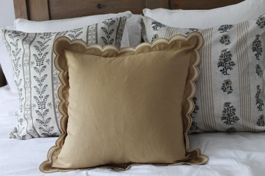 Tab scalloped edge cotton cushion