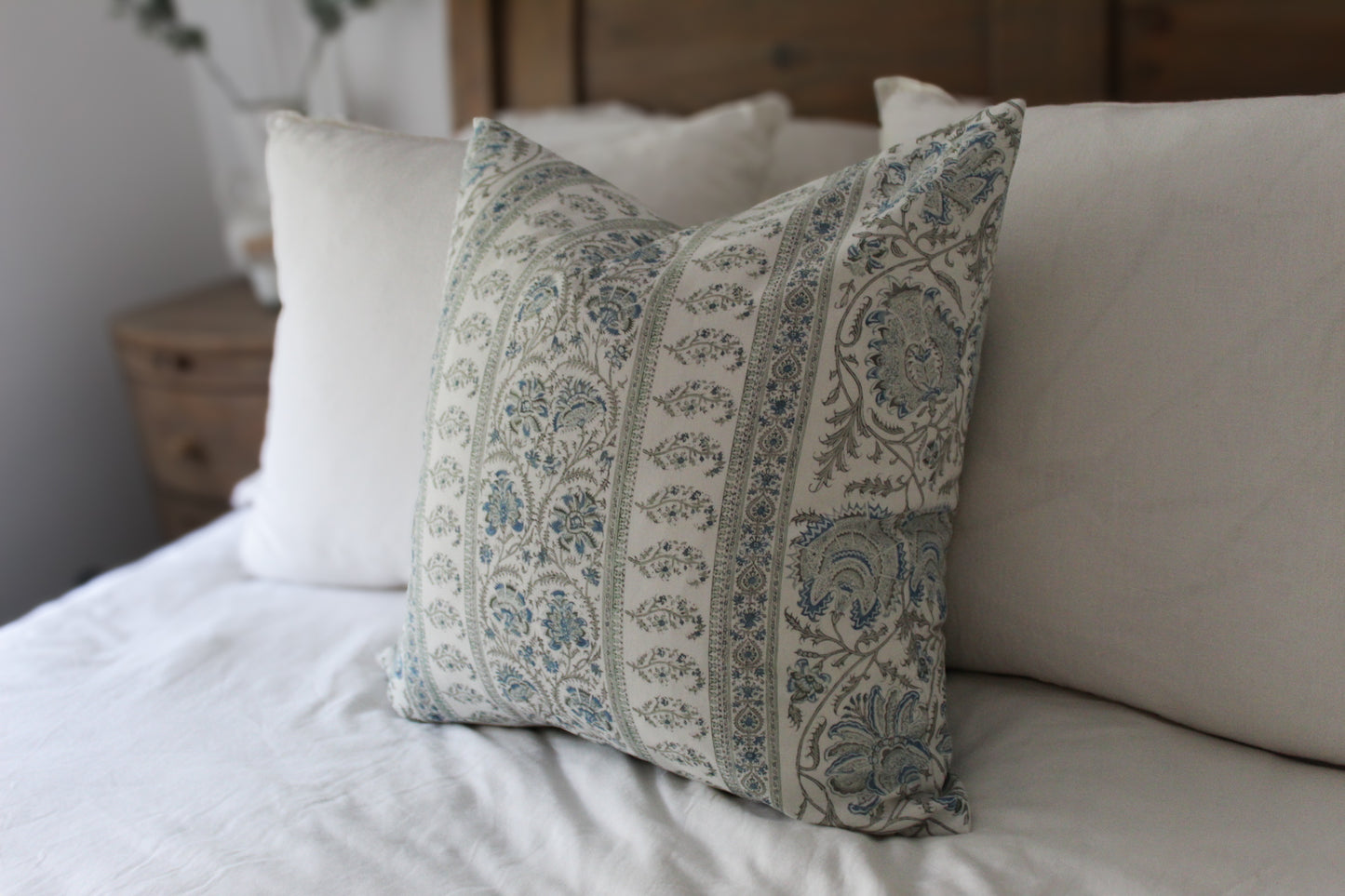 English country cotton cushion 50x50cm with feather insert