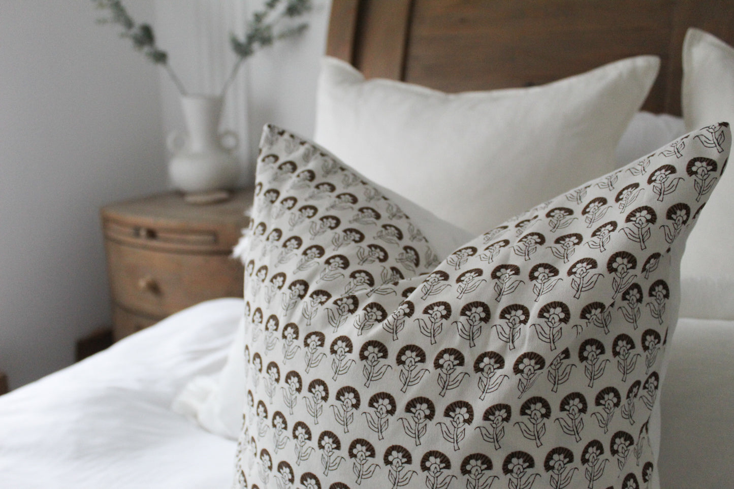 White floral print cotton cushion 45x45cm