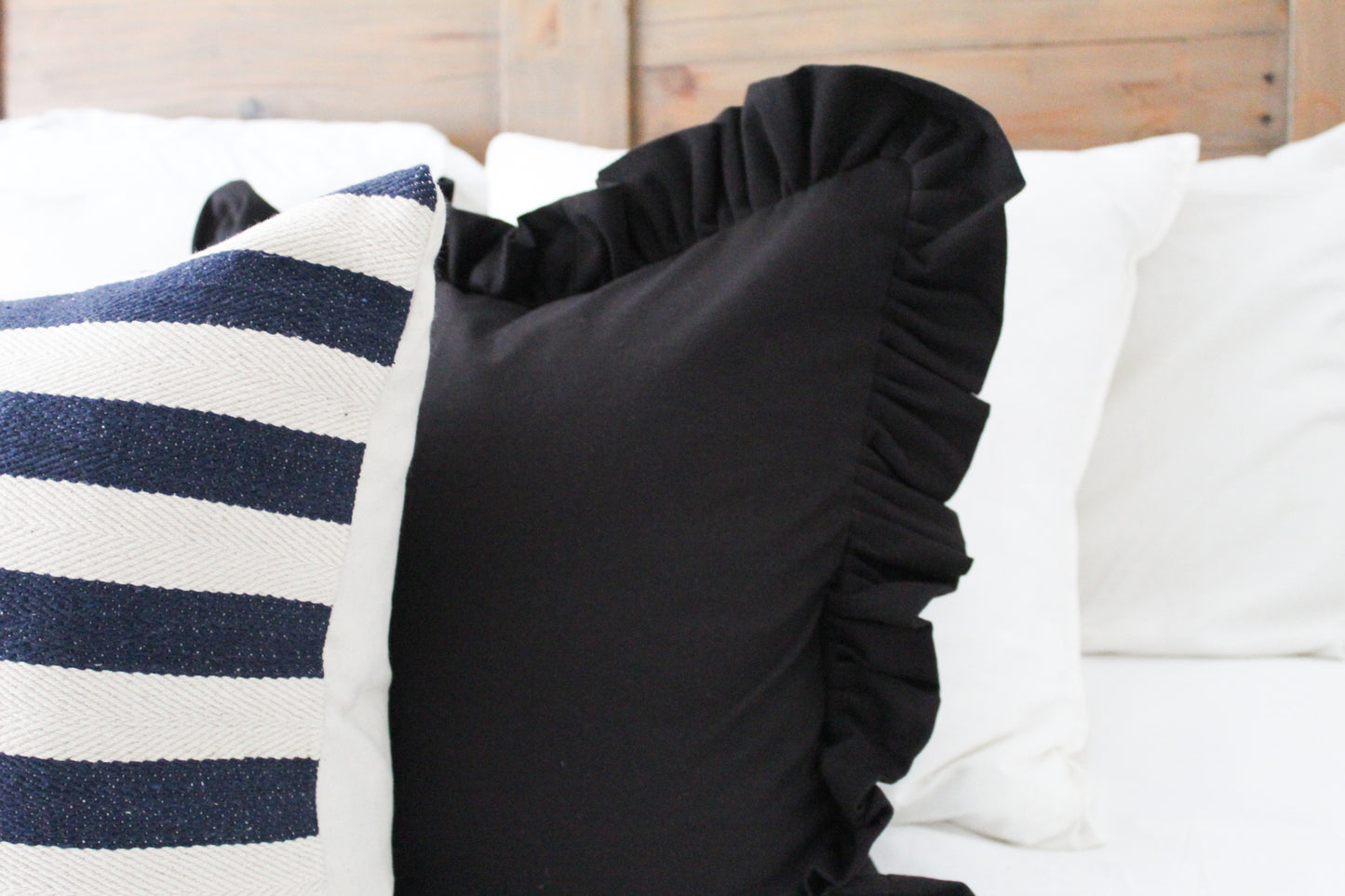 Black ruffle cotton cushion 45x45cm