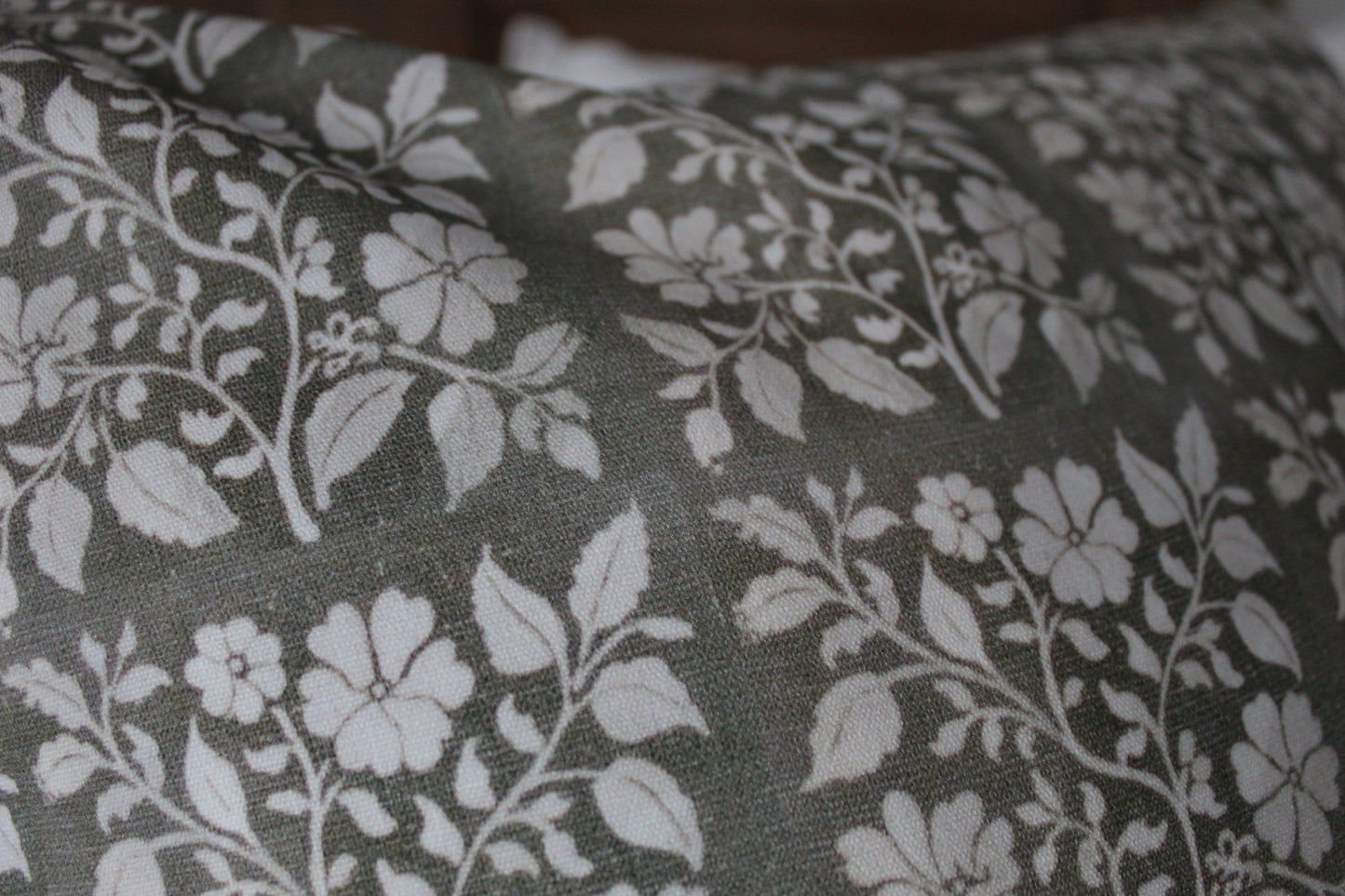 Green patterned floral 50x50cm cotton cushion cover