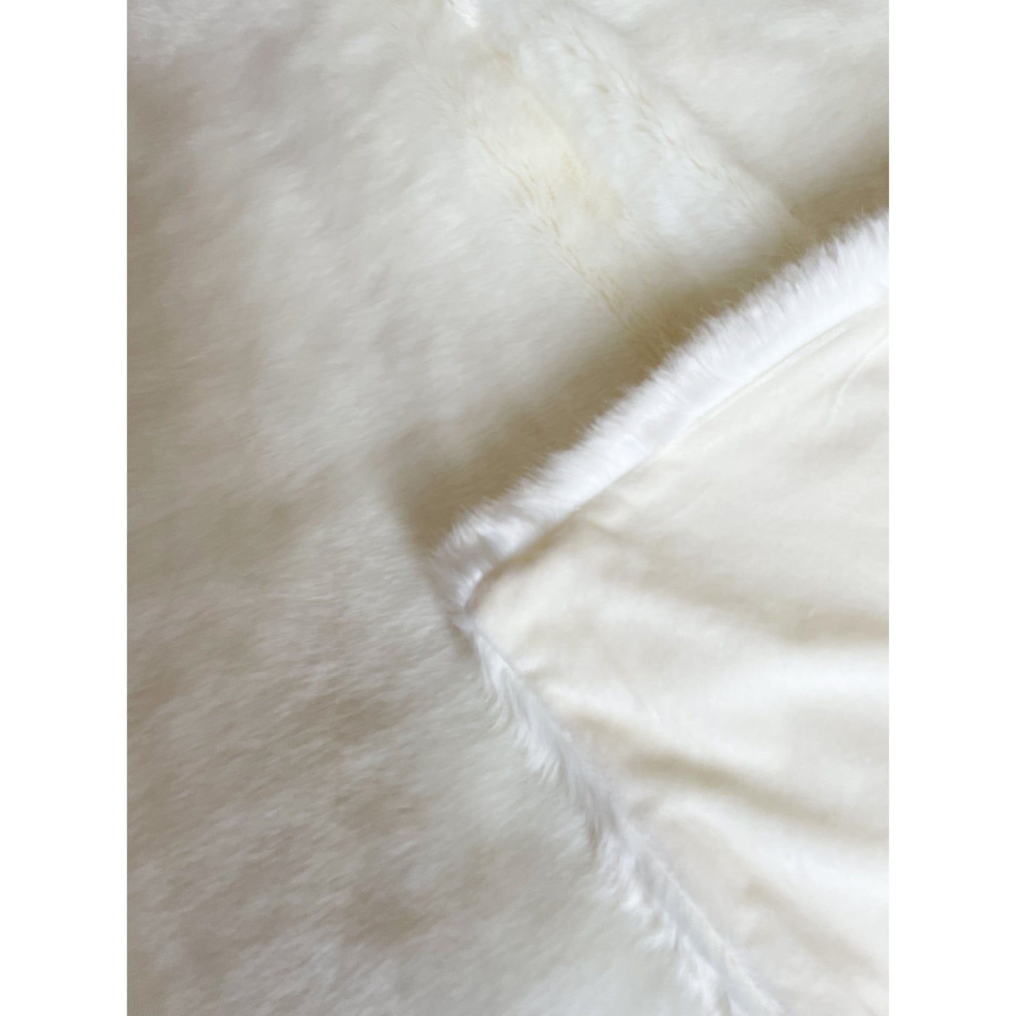 CREAM LUXURY FAUX FUR THROW