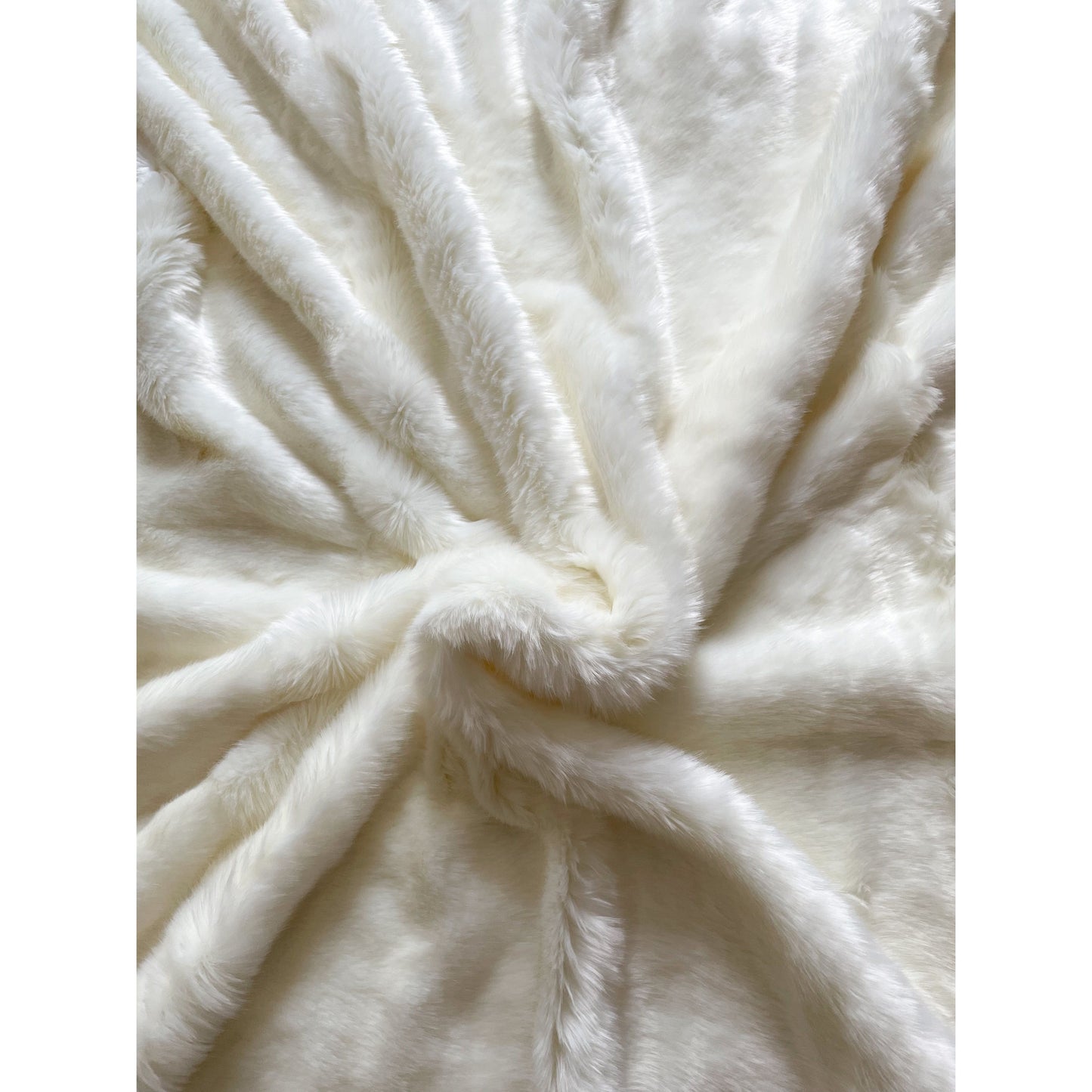 CREAM LUXURY FAUX FUR THROW