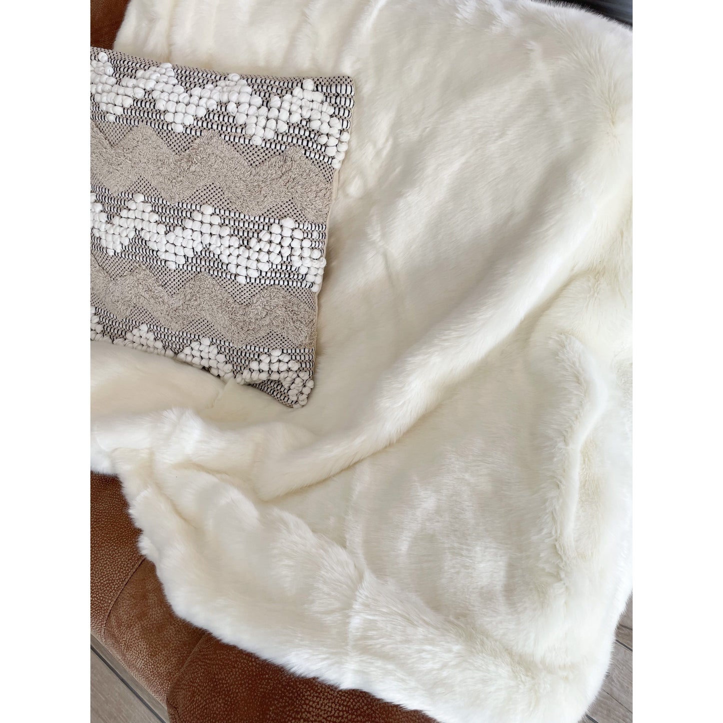 CREAM LUXURY FAUX FUR THROW