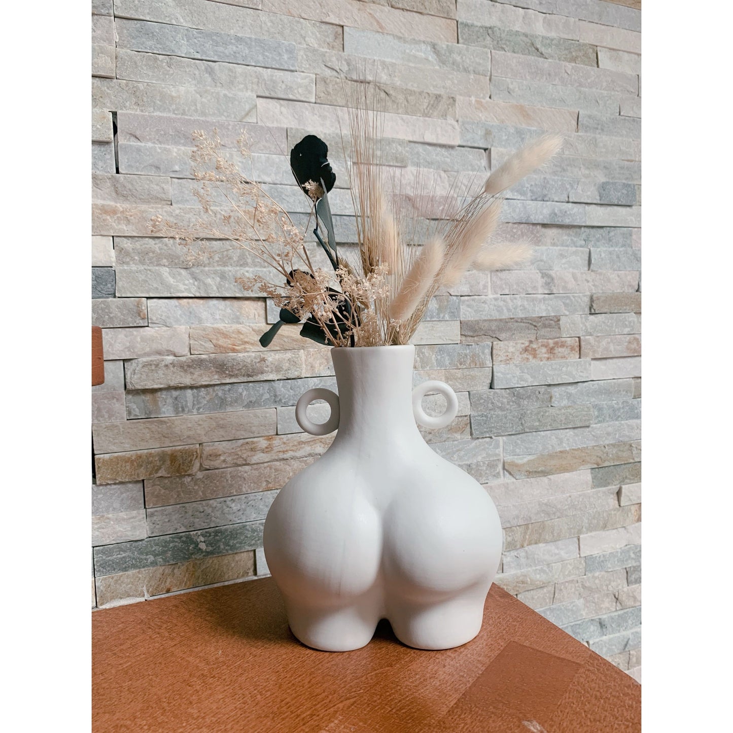 PEACHY VASE IN WHITE