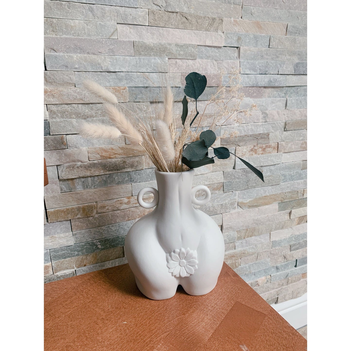 PEACHY VASE IN WHITE