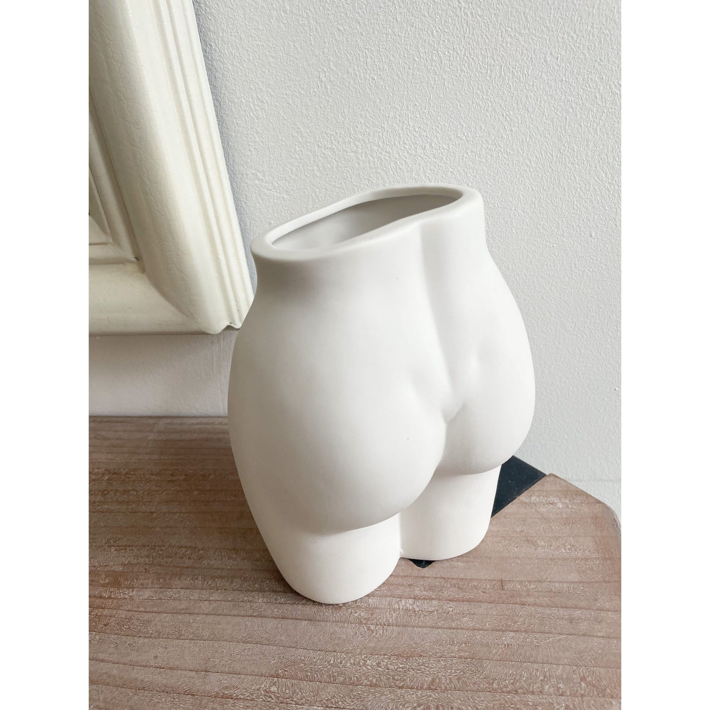 Cheeky Bum Vase for Dried Flowres