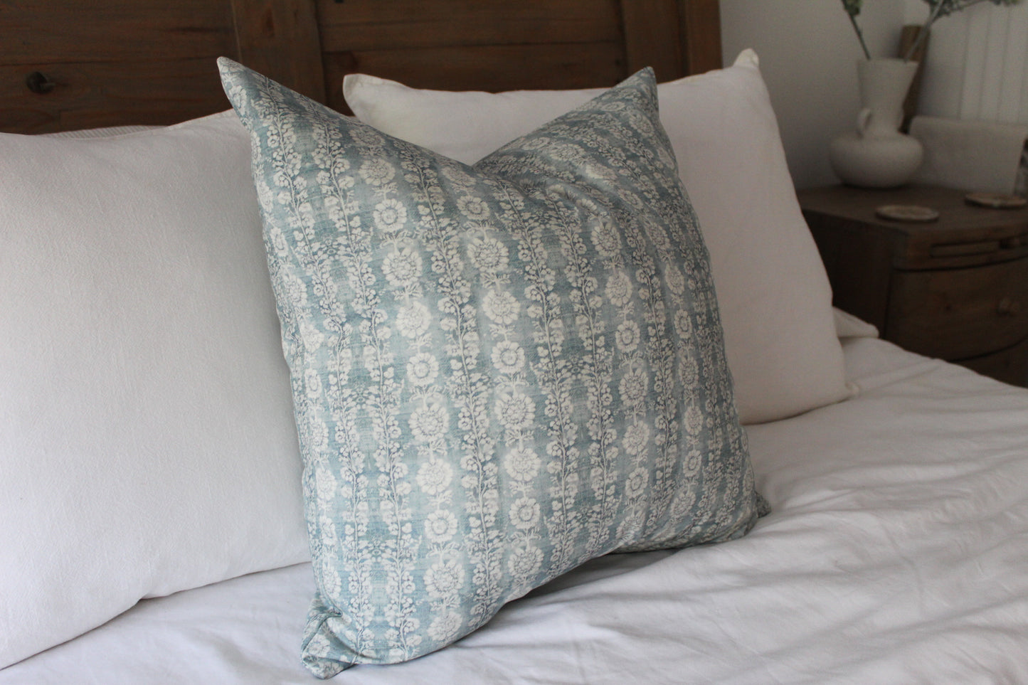 Floral blue cotton cushion 50x50cm