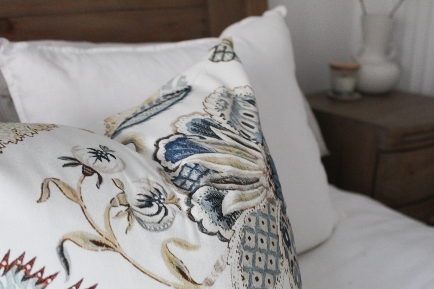 Bird print white cotton cushion cover 50x50cm
