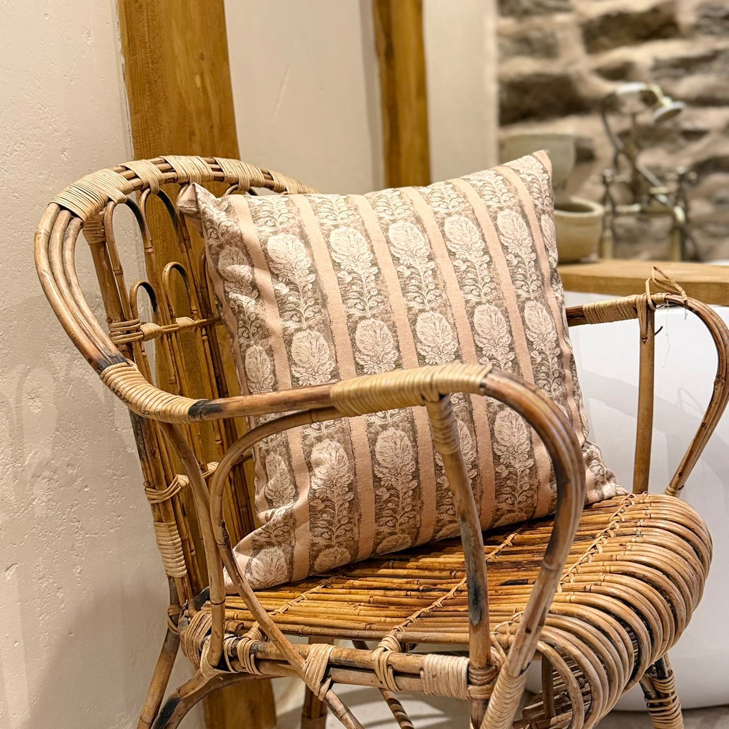 Green patterned floral cushion 50x50cm