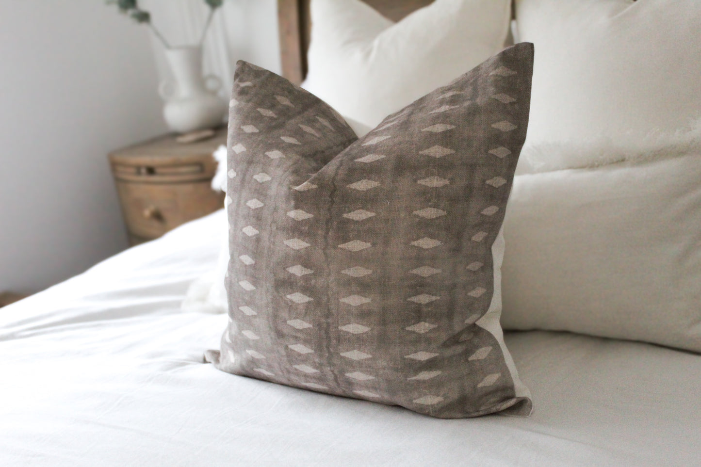 Neutral cotton 45 x 45cm cushion cover with pattern