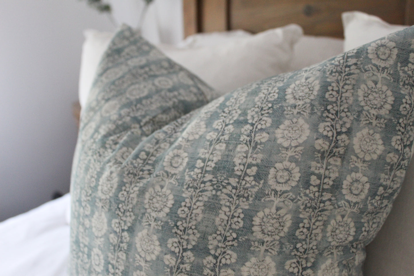Floral blue cotton cushion 50x50cm