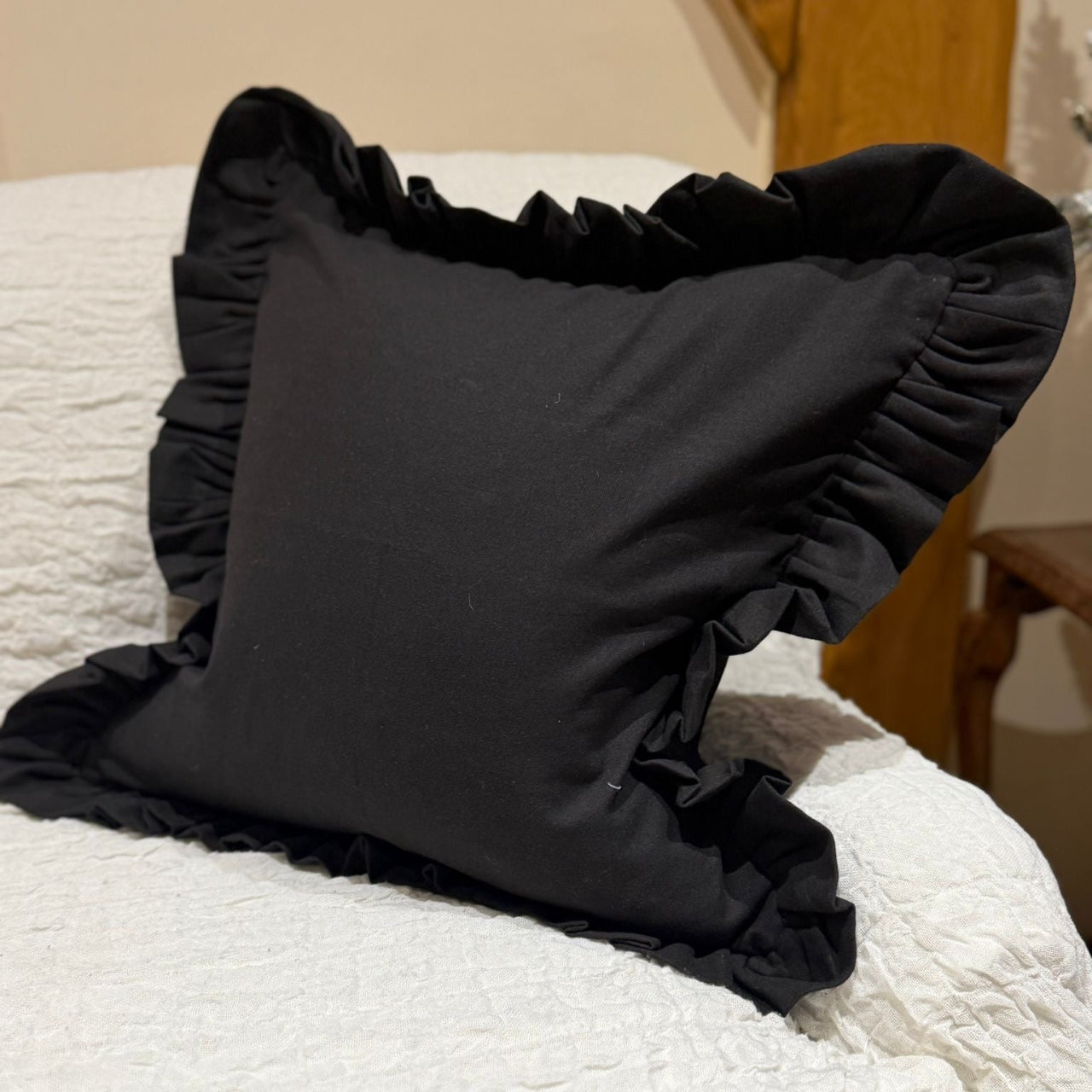 Black ruffle cotton cushion 45x45cm