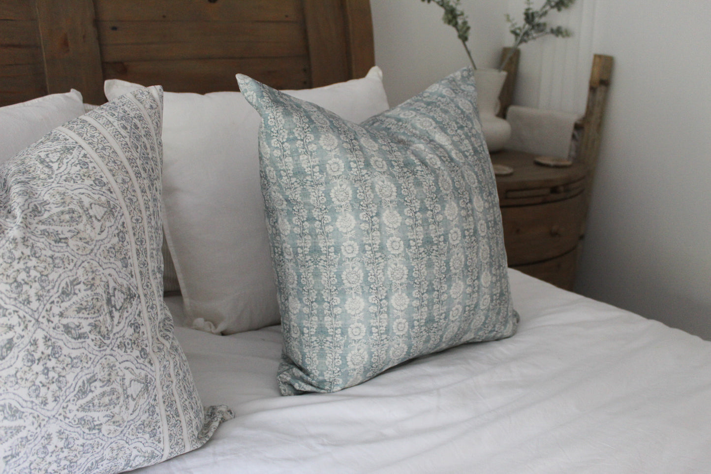 Floral blue cotton cushion 50x50cm