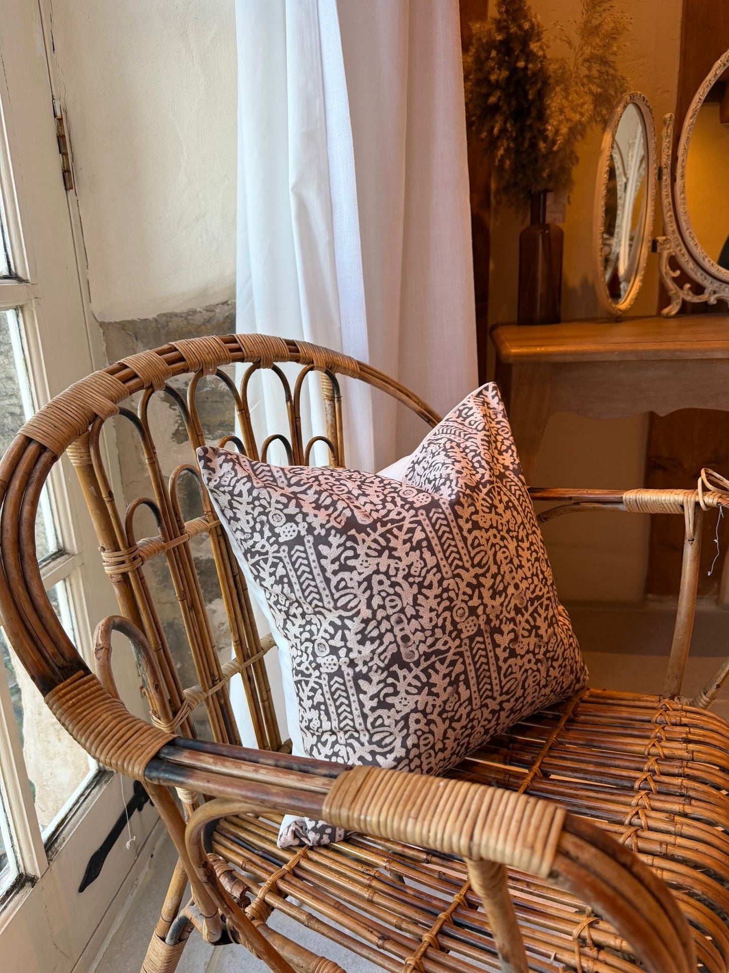 Brown pattern 45 x 45cm cotton cushion