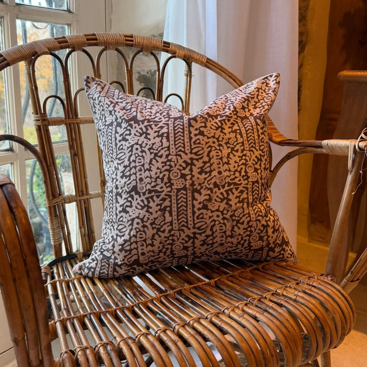 Brown pattern 45 x 45cm cotton cushion