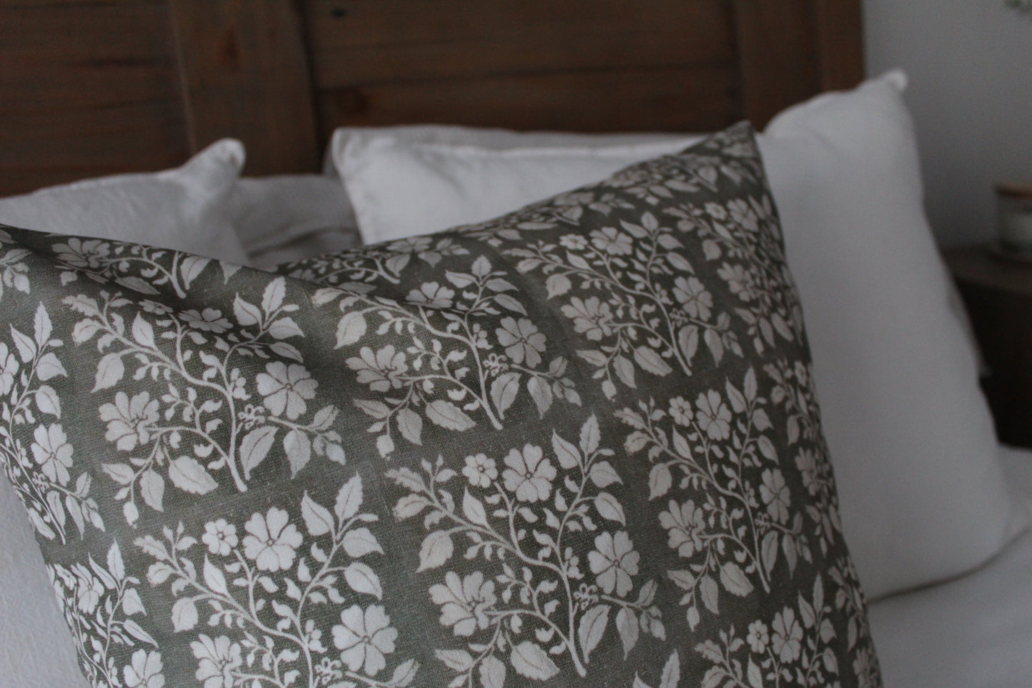Green patterned floral 50x50cm cotton cushion cover