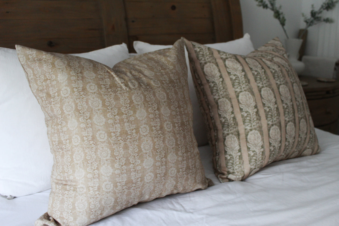 Green patterned floral cushion 50x50cm