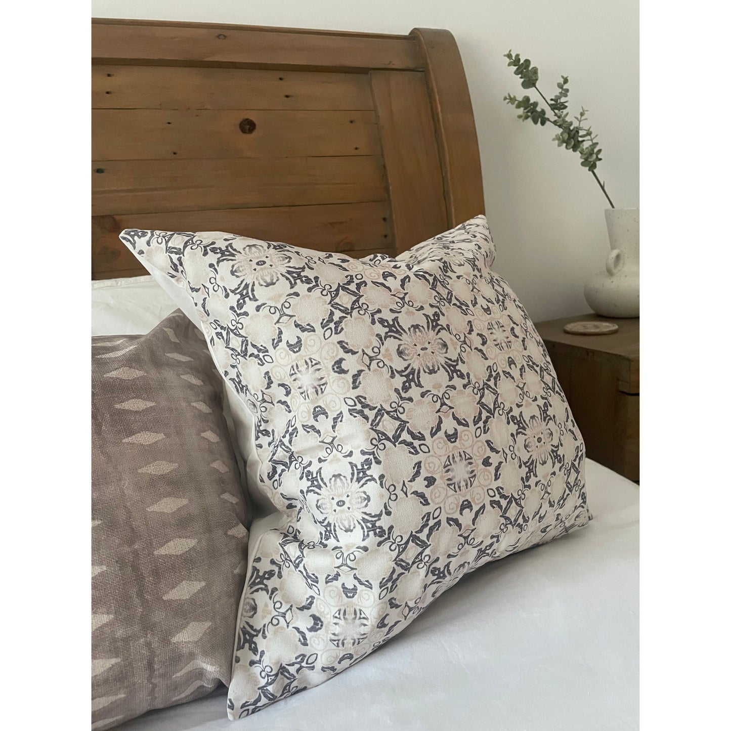 Neutral Floral print Cotton Cushion Cover 45 x 45