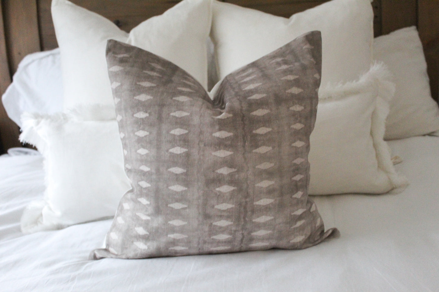 Neutral cotton 45 x 45cm cushion cover with pattern