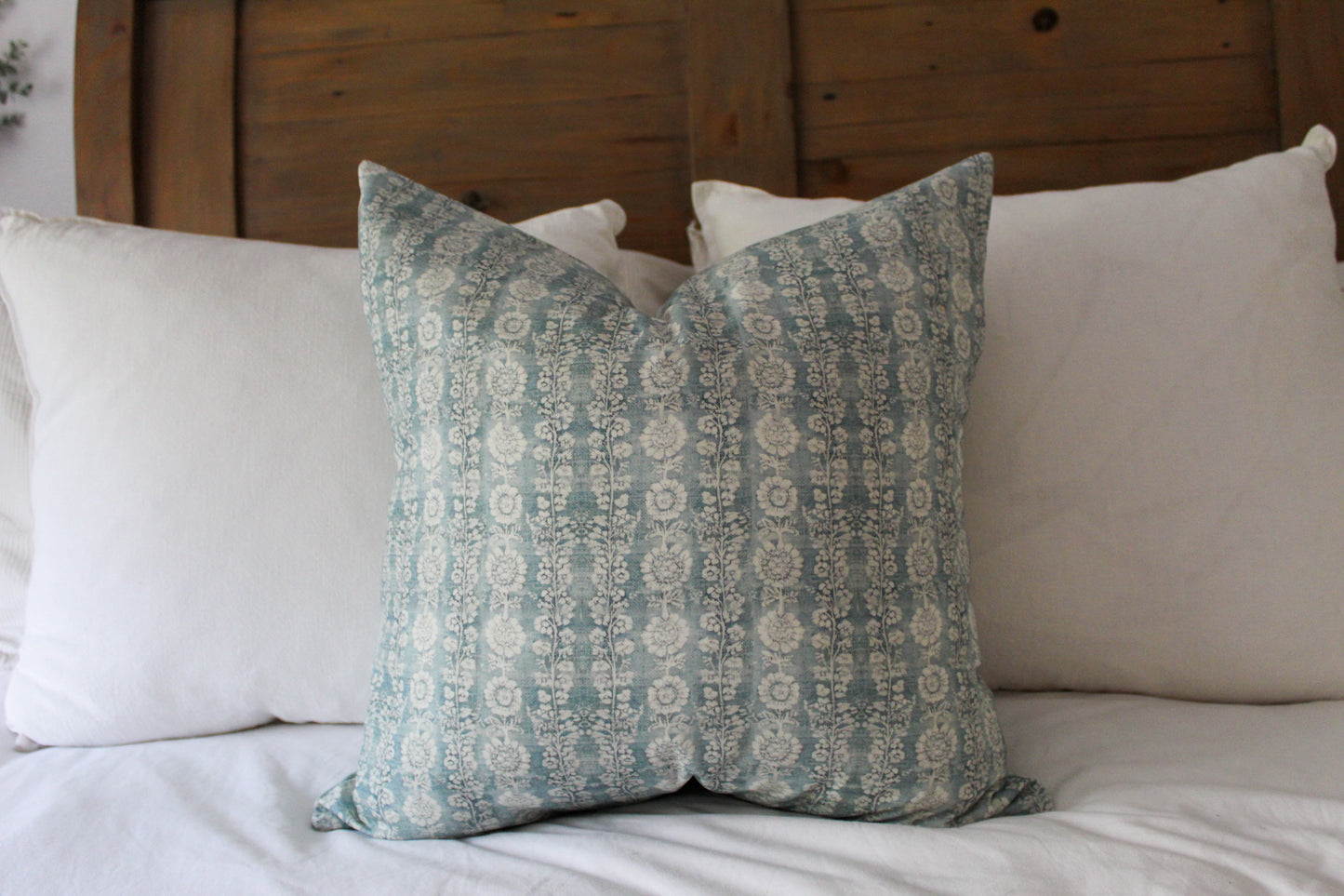 Floral blue cotton cushion 50x50cm