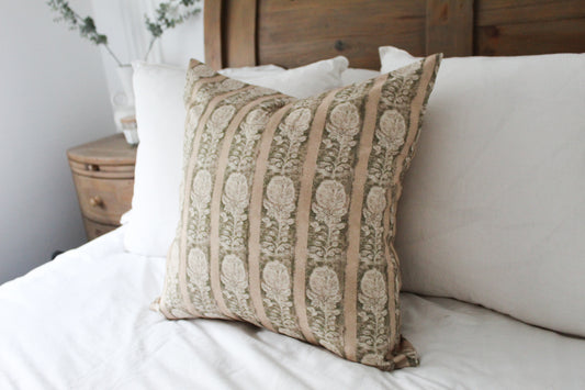 Green patterned floral cushion 50x50cm