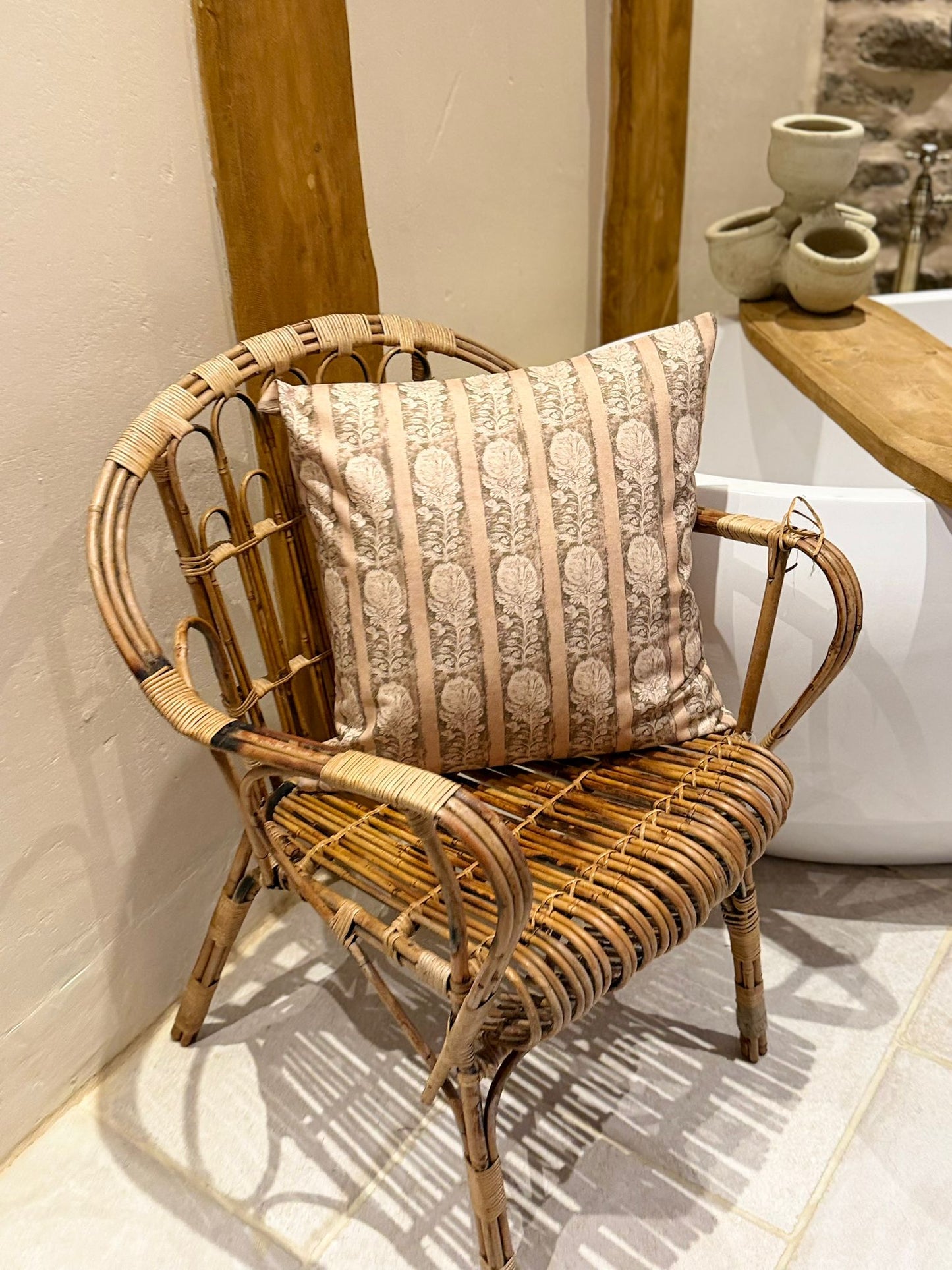 Green patterned floral cushion 50x50cm