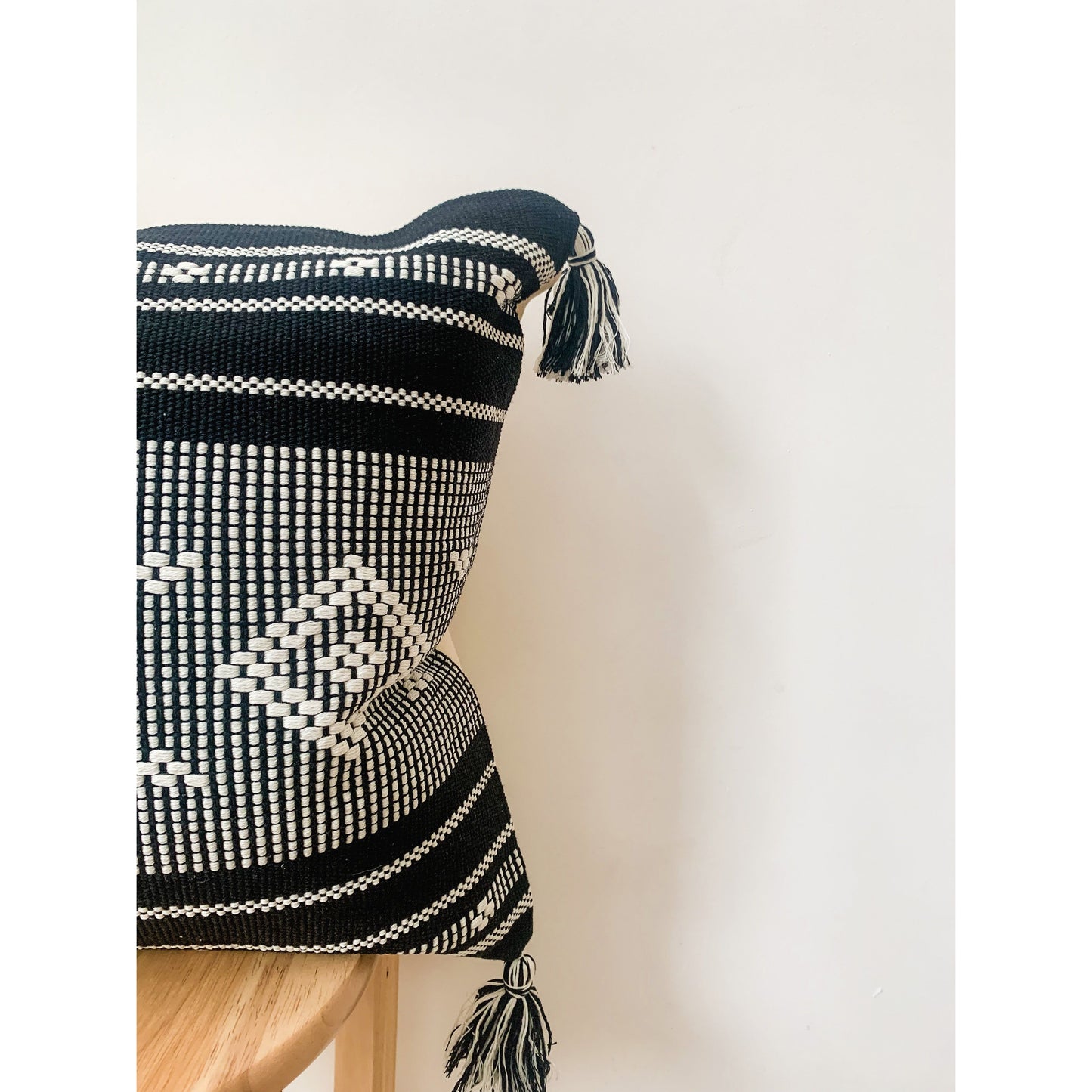 Black and white cotton throw cushion cover 45x45cm decorative tassel pillow case 18x18inch scatter cushions