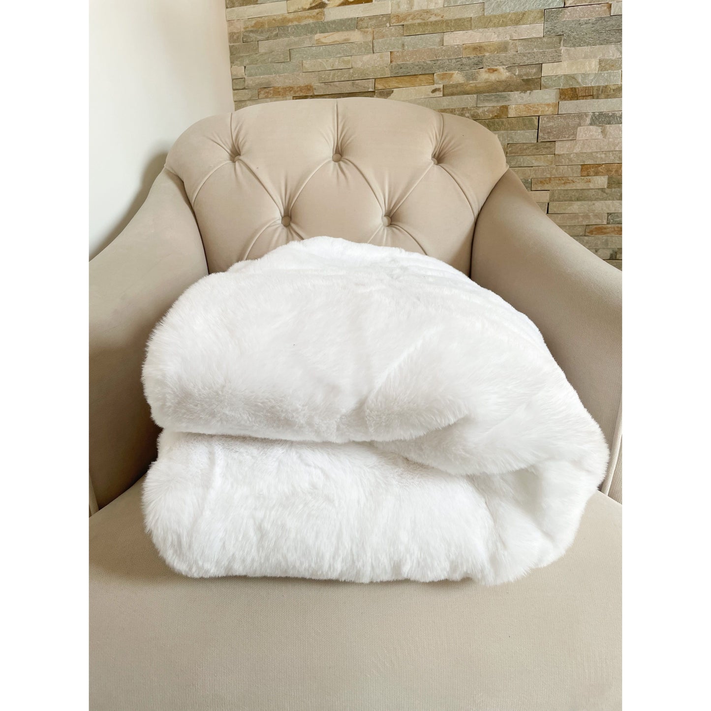 WHITE POLA BEAR FAUX FUR THROW