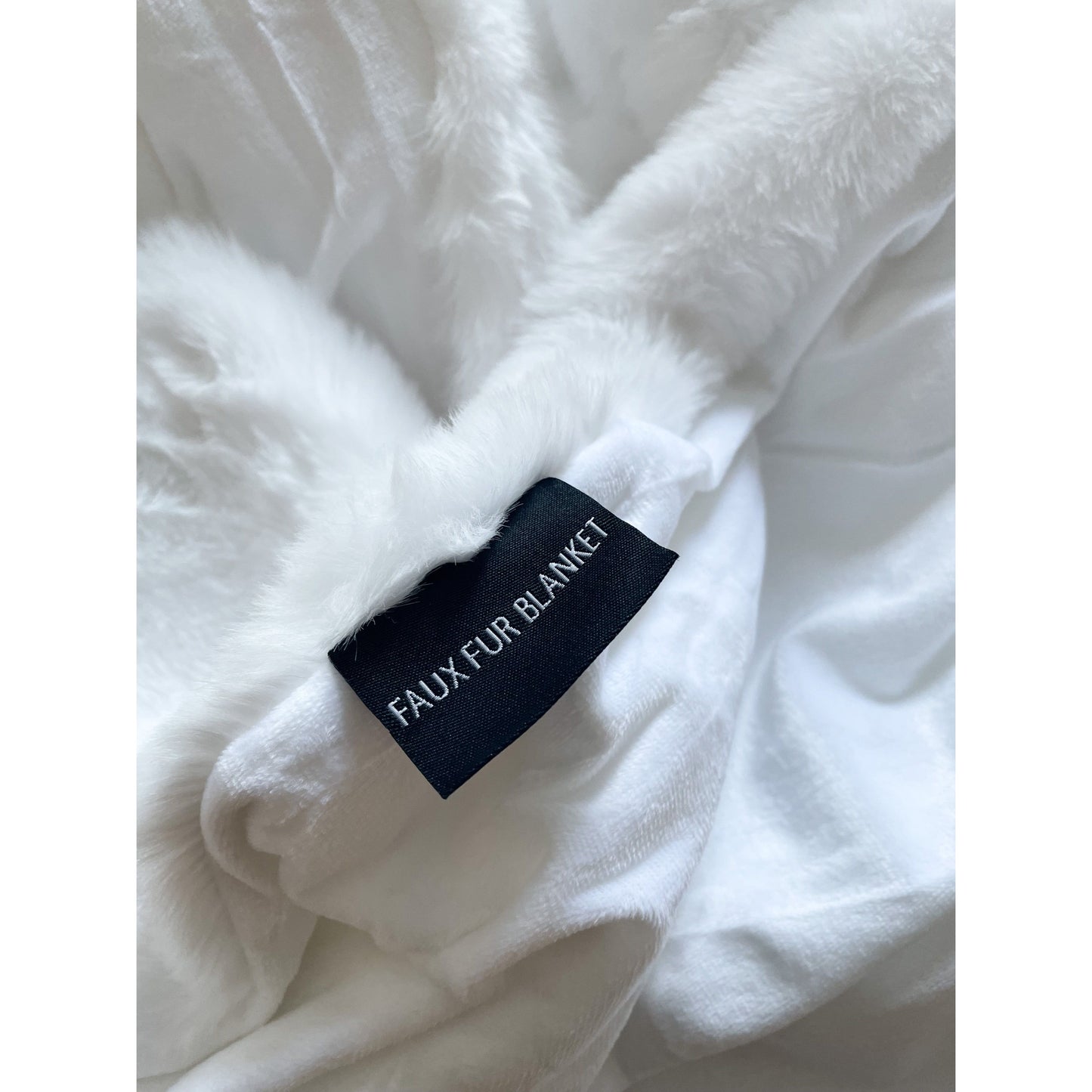 WHITE POLA BEAR FAUX FUR THROW